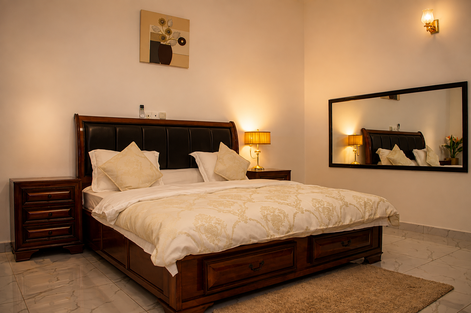 Chambre Deluxe, ambiance chaleureuse avec miroir