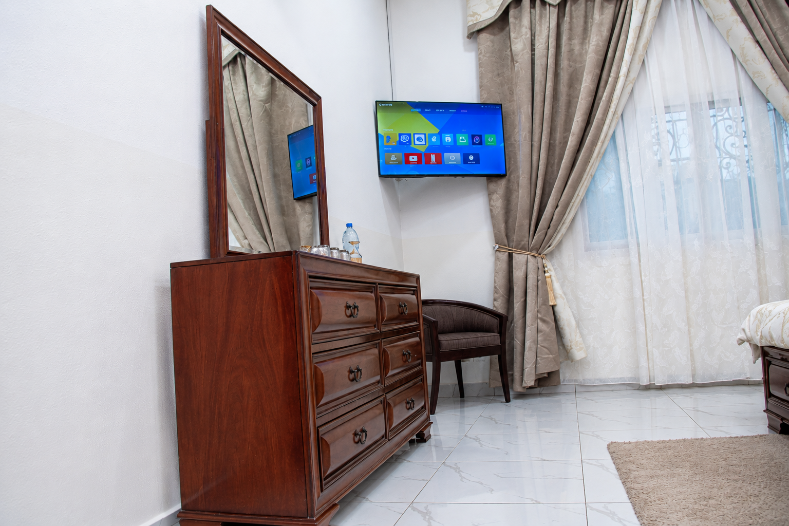 Coiffeuse avec télévision écran plat